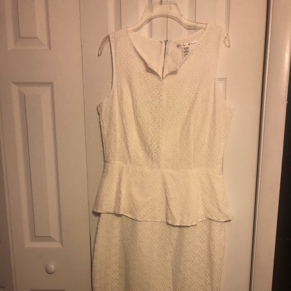 Max Studio laced Sleeveless Ivory SZ 12 dress